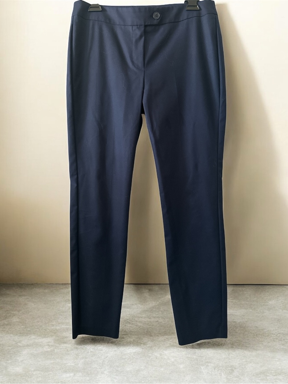 Sfizio tailored trousers in a dark navy blue color, made in Italy.